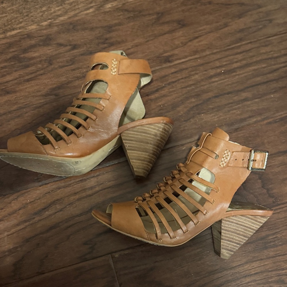 Vince Camuto Women's Tan Strappy Sandals Style Estelli size 8M / 38 - Picture 7 of 8